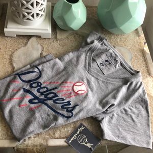 Ladies Dodgers short sleeve Size M ⚾️ season!